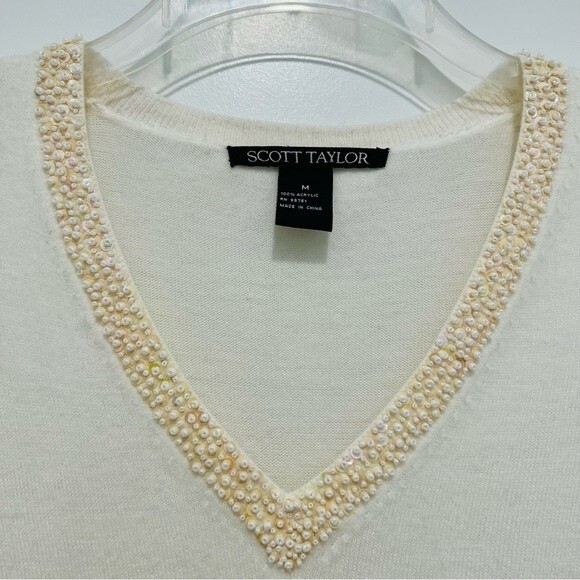 Scott Taylor Ivory V-Neck Sweater Women's Sz. Medium Pearl/Sequin Collar Soft - Picture 2 of 11